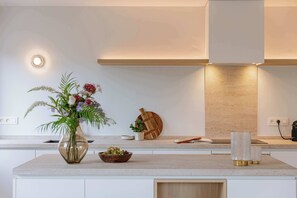 Réfrigérateur, four, plaque de cuisson, lave-vaisselle