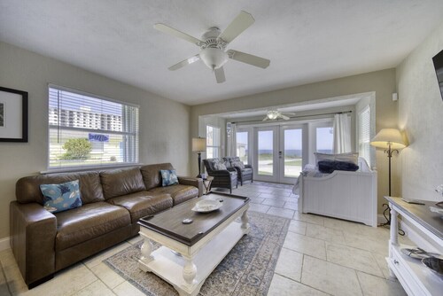 Ocean Breeze Beach Bungalow