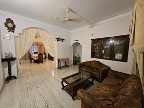 Smart TV de 16 pulgadas con canales digitales y películas con cargo 