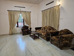 16-inch Smart TV with digital channels, pay films, streaming services