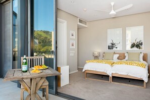 3 bedrooms, iron/ironing board, internet, bed sheets