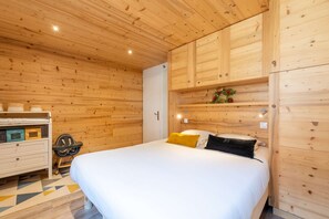 1 quarto, berço de viagem