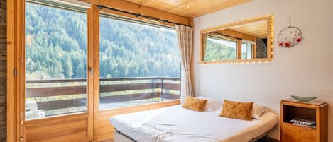 1 Schlafzimmer, Reisekinderbett
