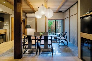 Traditional House, 3 Bedrooms, Kitchen, Garden View | Living area | Heated floors