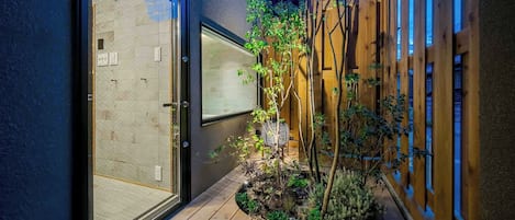 Maison Traditionnelle, 3 chambres, cuisine, vue jardin | Vue sur le jardin