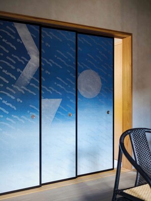 Casa tradicional, 3 habitaciones, cocina, vistas al jardín | 3 dormitorios, caja fuerte, decoración individual