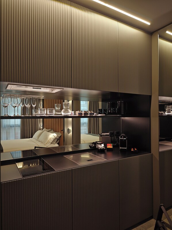 Signature Studio | Private kitchen | Mini-fridge, stovetop, espresso maker, coffee/tea maker - Zeta Rentals (Bari)