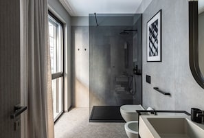 Signature Studio | Bathroom | Shower, hair dryer, slippers, towels - Zeta Rentals (Bari)