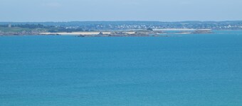 VILLA KER JEAN, 8 PERSONS, SEA VIEW, 5 MINUTES WALK FROM THE BEACH, SWIMMING POOL