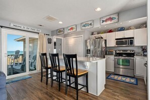Fridge, microwave, oven, stovetop - OBX 4BR Oceanfront Cottage (Kill Devil Hills)