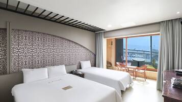 Ocean-view twin | Free minibar, desk, laptop workspace, free WiFi