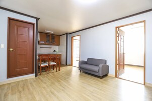 顶层房, 城市景观 | 迷你吧（备有免费物品）、办公桌、笔记本电脑工作区、免费 WiFi