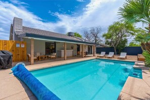 A poolside area with a covered patio, lounge chairs, and a barbecue grill. - *NEW* Tempe Family Pool Oasis - 4BR + Pool Table (Tempe)
