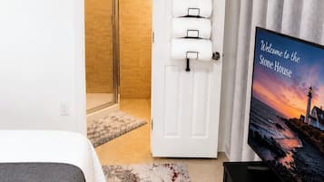 1 bedroom, iron/ironing board, WiFi (free), bed sheets