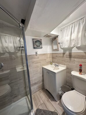 Hårtørrer, håndklæder, Sæbe, Toiletpapir