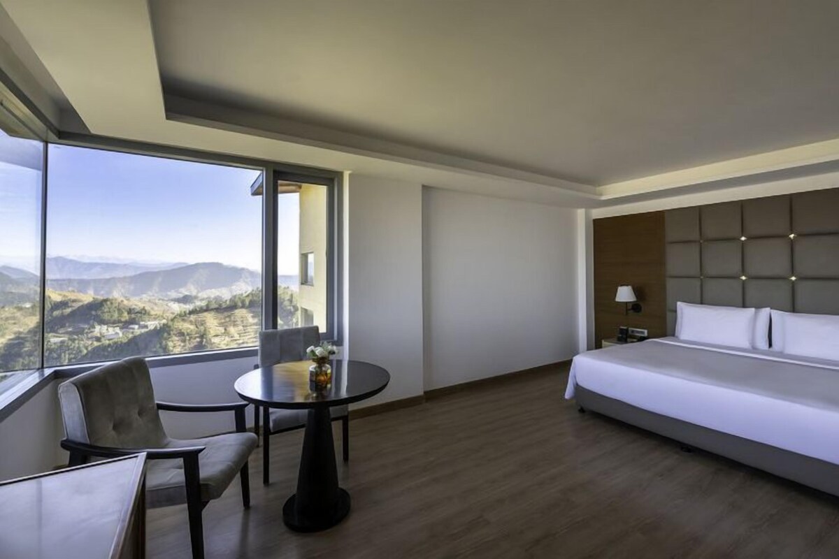 Deluxe, 1King, Mountain view, Bathtub