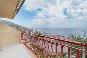 Property grounds - Bright and Panoramic Two-Room Apartment (Letojanni)