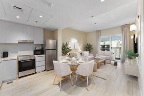 Deluxe Apartment, 1 Bedroom, Balcony, Canal View | Dining room