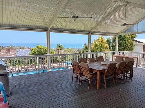 The Ultimate Poolside Escape - Pet Friendly