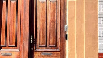 Apartment, 2 Bedrooms, Balcony, City View | Property entrance