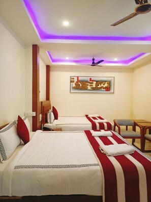 Family Room | Egyptian cotton sheets, premium bedding, desk, free WiFi - Ariees Grand (Port Blair)