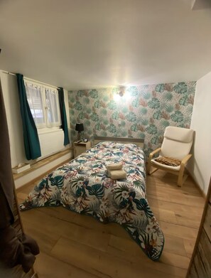 1 chambre, lit parapluie, Wi-Fi gratuit, draps fournis