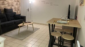 Interior - One-bedroom apartment near Disney and Paris (Dampmart)