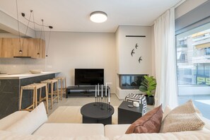 Smart TV, books - Awesome 2BR Apartment in Katechaki (Athina)