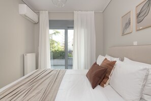 2 bedrooms, iron/ironing board, travel cot, free WiFi - Awesome 2BR Apartment in Katechaki (Athina)