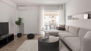 Smart TV - Prime 3BR Apartment in Ampelokipoi (Athina)