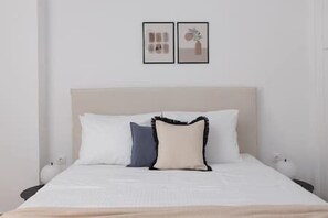 3 bedrooms, desk, iron/ironing board, free WiFi