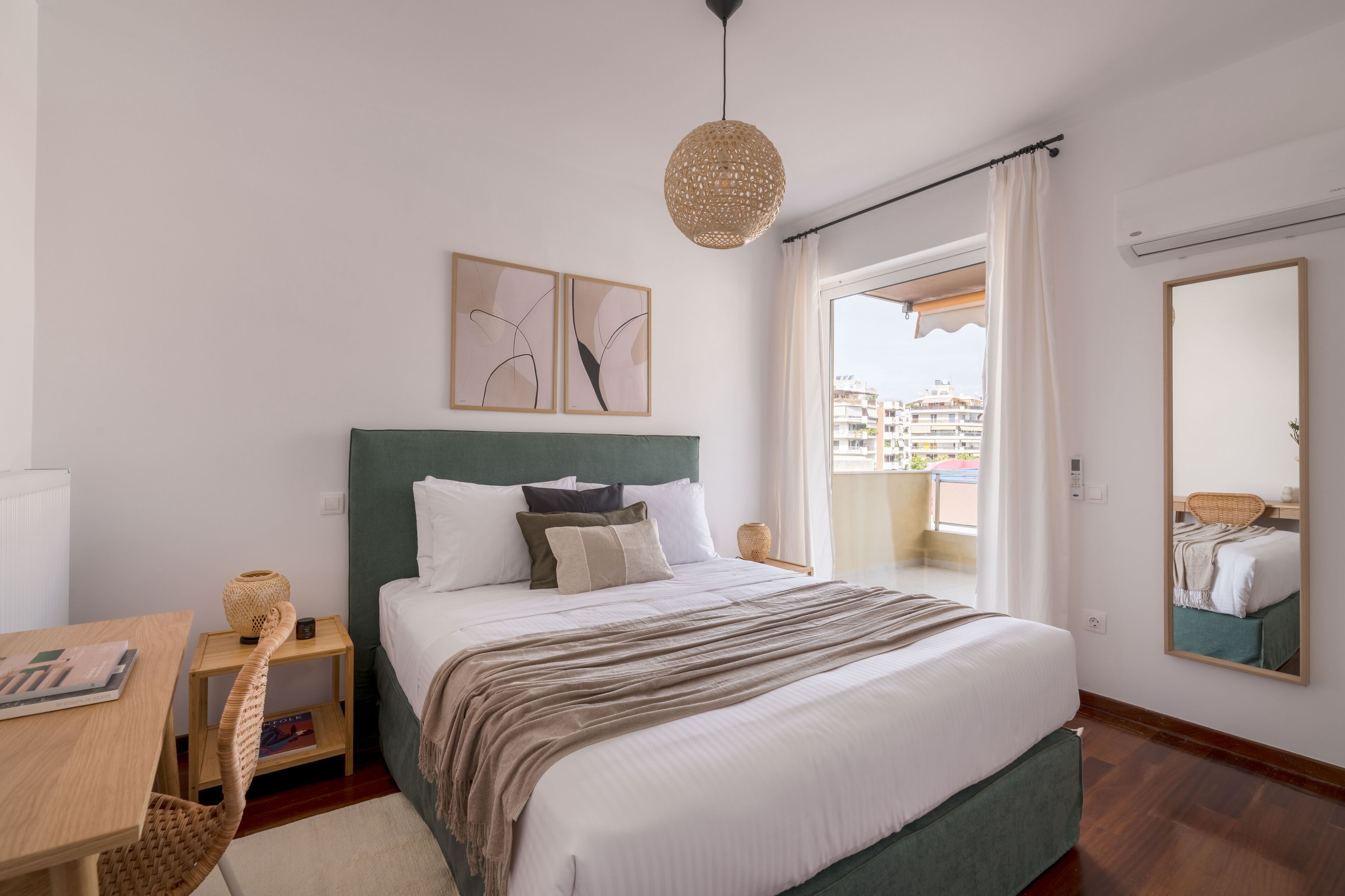 3 sovrum, skrivbord, strykjärn/strykbräda och resesäng