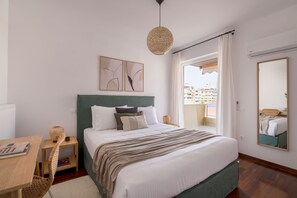 3 Schlafzimmer, Schreibtisch, Bügeleisen/Bügelbrett, Reisekinderbett