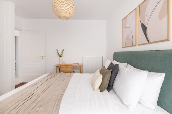 3 bedrooms, desk, iron/ironing board, travel cot