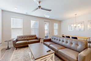 TV, books - Townhome with pool, patio, on-site golf, & games - hot tub access (North Myrtle Beach)