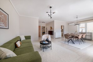 Smart TV - Comfortable 3BR Family Residence in Agia Paraskevi (Agia Paraskevi)
