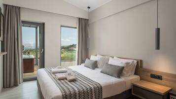 Suite with Jacuzzi | Hypo-allergenic bedding, in-room safe, iron/ironing board