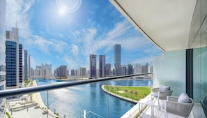 Apartment, Balkon, Kanalblick | Blick vom Balkon