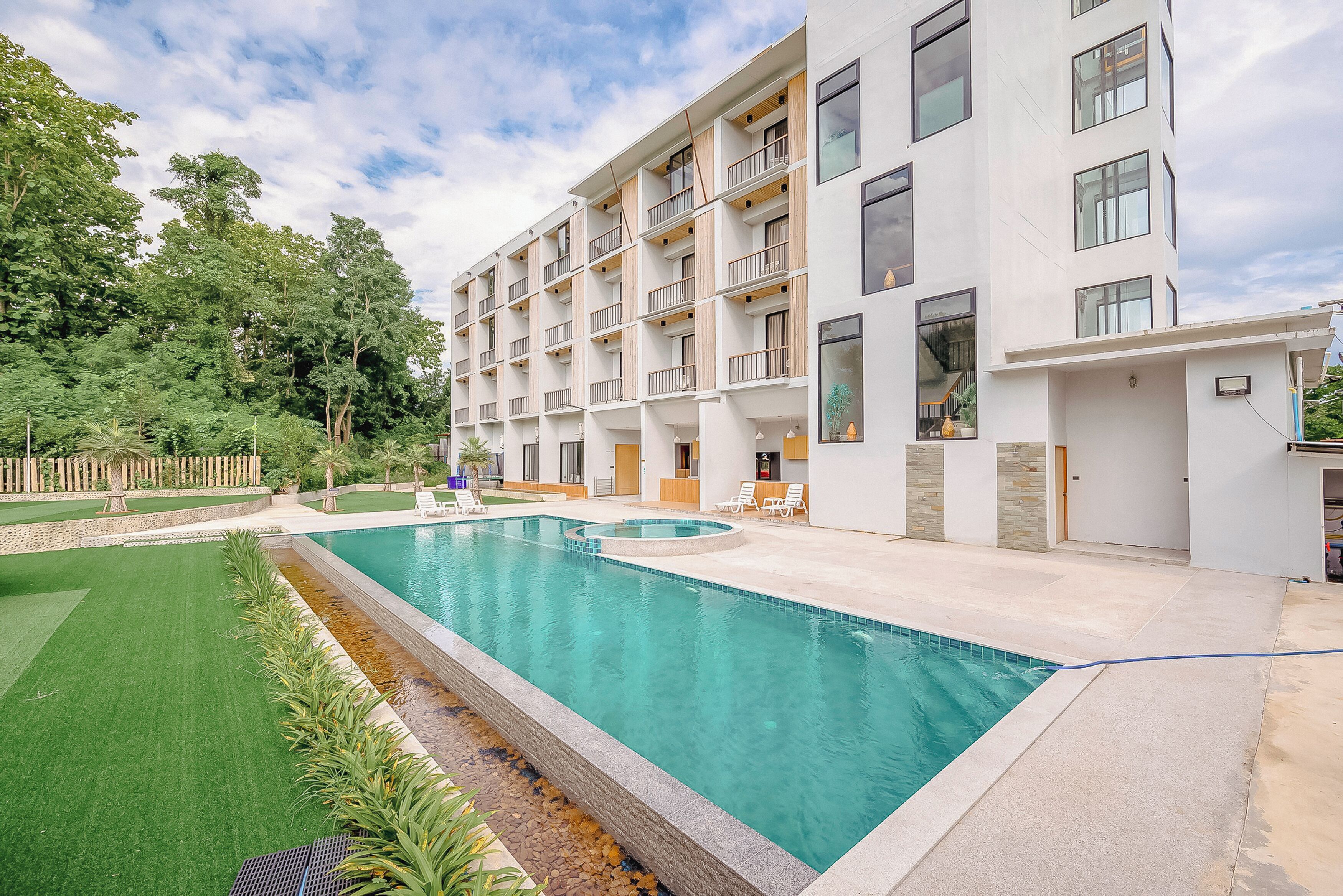 Kolam renang outdoor