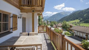 House | Balcony - Spacious Detached Chalet in Holiday Village (Wald im Pinzgau)