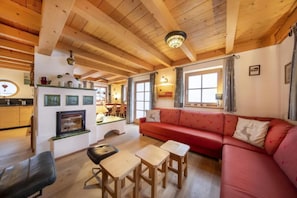 Living room - Spacious Detached Chalet in Holiday Village (Wald im Pinzgau)