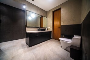 럭셔리 빌라, 침실 4개, 정원 전망 | 욕실 | 샤워 시설, 무료 세면용품, 헤어드라이어, 타월