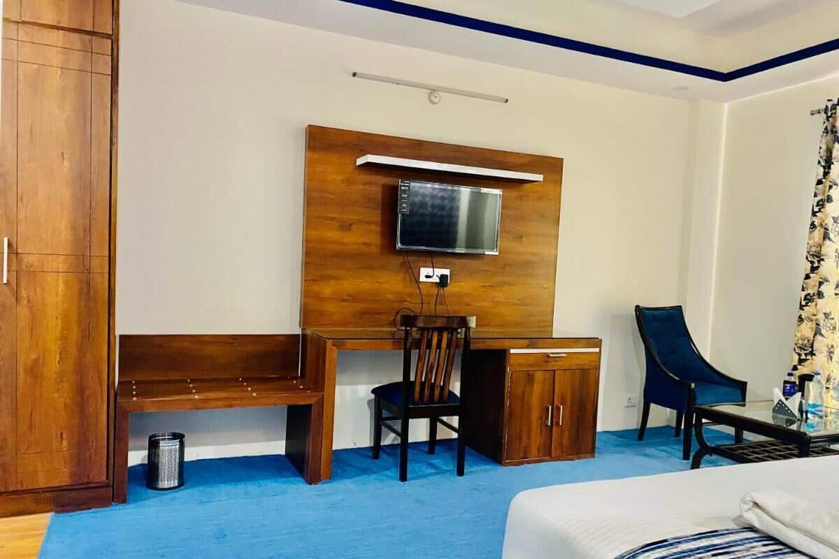 Premium Room | Desk, laptop workspace