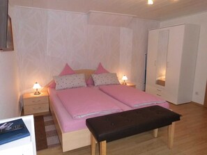 1 bedroom, free WiFi, bed sheets