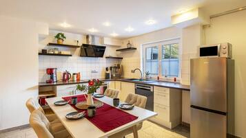 Fridge, microwave, oven, stovetop