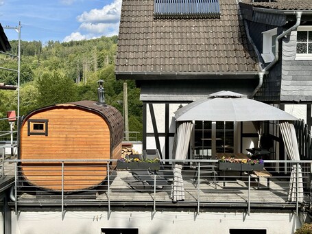 Outdoor dining. Apartment 'Helle' with Mountain View, Private Terrace and Wi-Fi