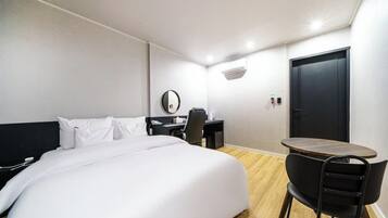 Business-Zimmer | Hochwertige Bettwaren, individuell dekoriert, individuell eingerichtet