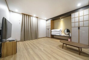 家庭雙床房 (Ondol) | 高級寢具、獨特設計、獨特裝修、書桌