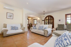 TV - Es Vedat 6 - Villa With Private Pool. Free Wifi (Lloret De Vistalegre, Illes Balears)