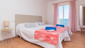 4 Schlafzimmer, Bügeleisen/Bügelbrett